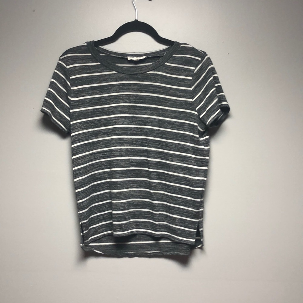 🍂3/$10🍂 Loose fitting T-shirt